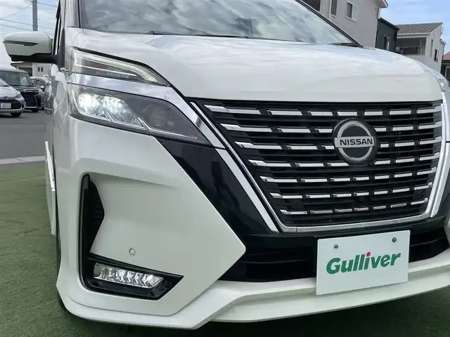 日産 セレナ ハイウェイスター V 香川県 2020(令2)年 5.5万km ブリリアントホワイトパール 登録時走行距離：54813ｋｍ/純正10型SDナビゲーション/→CD/DVD再生/→フルセグTV/アラウンドビューモニター/ブラインドスポットモニター/前方ドライブレコーダー/ETC/クルーズコントロール/コーナーセンサー/USB接続/オートエアコン/後席エアコン/純正アルミホイール/LEDオートライト/フォグランプ/衝突被害軽減システム　/スマートキー