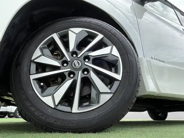 日産 セレナ ハイウェイスター V 香川県 2020(令2)年 5.5万km ブリリアントホワイトパール 登録時走行距離：54813ｋｍ/純正10型SDナビゲーション/→CD/DVD再生/→フルセグTV/アラウンドビューモニター/ブラインドスポットモニター/前方ドライブレコーダー/ETC/クルーズコントロール/コーナーセンサー/USB接続/オートエアコン/後席エアコン/純正アルミホイール/LEDオートライト/フォグランプ/衝突被害軽減システム　/スマートキー