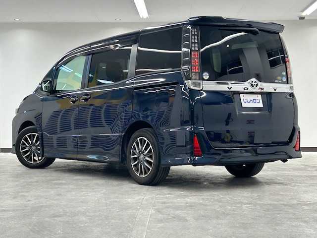 トヨタ ヴォクシー ZS 静岡県 2014(平26)年 10.8万km ブラッキッシュアゲハガラスフレーク (株)IDOMが運営する【じしゃロン浜松店】の自社ローン専用車両になりますこちらは現金またはオートローンご利用時の価格です。自社ローンご希望の方は別途その旨お申付け下さい/純正ナビ（NSZN-W64T）/CD/DVD/AM/FM/Bluetooth/左側パワースライドドア/バックカメラ/ETC/スマートキー