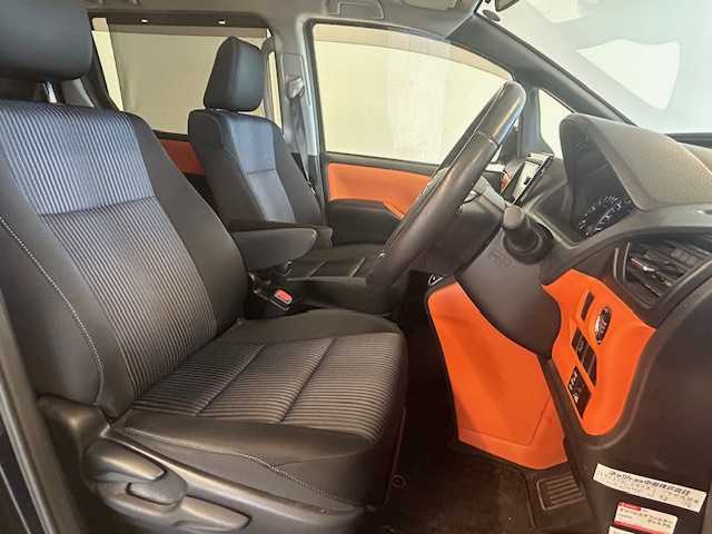 トヨタ ヴォクシー ZS 静岡県 2014(平26)年 10.8万km ブラッキッシュアゲハガラスフレーク (株)IDOMが運営する【じしゃロン浜松店】の自社ローン専用車両になりますこちらは現金またはオートローンご利用時の価格です。自社ローンご希望の方は別途その旨お申付け下さい/純正ナビ（NSZN-W64T）/CD/DVD/AM/FM/Bluetooth/左側パワースライドドア/バックカメラ/ETC/スマートキー