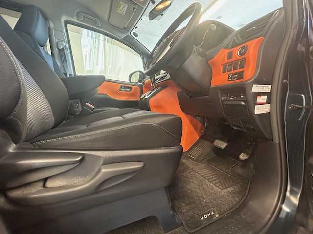 トヨタ ヴォクシー ZS 静岡県 2014(平26)年 10.8万km ブラッキッシュアゲハガラスフレーク (株)IDOMが運営する【じしゃロン浜松店】の自社ローン専用車両になりますこちらは現金またはオートローンご利用時の価格です。自社ローンご希望の方は別途その旨お申付け下さい/純正ナビ（NSZN-W64T）/CD/DVD/AM/FM/Bluetooth/左側パワースライドドア/バックカメラ/ETC/スマートキー