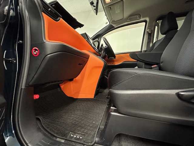 トヨタ ヴォクシー ZS 静岡県 2014(平26)年 10.8万km ブラッキッシュアゲハガラスフレーク (株)IDOMが運営する【じしゃロン浜松店】の自社ローン専用車両になりますこちらは現金またはオートローンご利用時の価格です。自社ローンご希望の方は別途その旨お申付け下さい/純正ナビ（NSZN-W64T）/CD/DVD/AM/FM/Bluetooth/左側パワースライドドア/バックカメラ/ETC/スマートキー