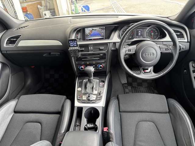 アウディ Ａ４ アバント 2．0 TFSI 東京都 2014(平26)年 8.1万km パール 右ハンドル/CVT（マルチトロニック）/５人乗り/開口部横３本桟フロントバンパー/下部ブラックリアバンパー/４本スポーク革巻きステアリングホイール/マイクロメタリックプラチナムインパネ加飾/クロスシート/スカッフプレート/ナビ/バックカメラ/アダプティブクルーズコントロール/パワーバックドア/パワーシート/シートメモリー/シートヒーター/パーキングソナー/ＥＴＣ/デジタルエアーライドコントロールシステム/車高調