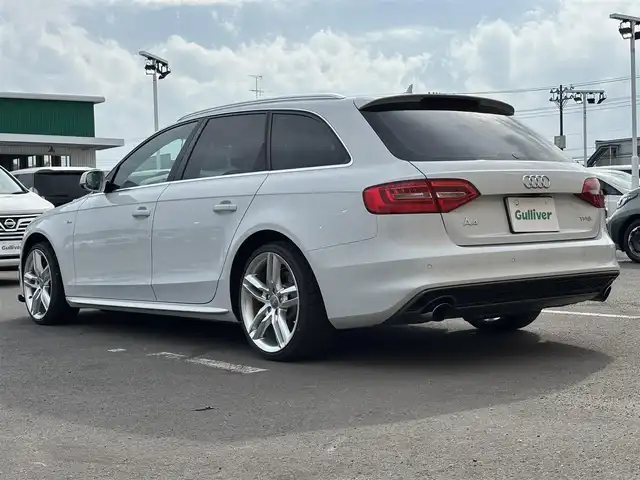 アウディ Ａ４ アバント 2．0 TFSI 東京都 2014(平26)年 8.1万km パール 右ハンドル/CVT（マルチトロニック）/５人乗り/開口部横３本桟フロントバンパー/下部ブラックリアバンパー/４本スポーク革巻きステアリングホイール/マイクロメタリックプラチナムインパネ加飾/クロスシート/スカッフプレート/ナビ/バックカメラ/アダプティブクルーズコントロール/パワーバックドア/パワーシート/シートメモリー/シートヒーター/パーキングソナー/ＥＴＣ/デジタルエアーライドコントロールシステム/車高調