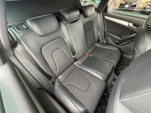 アウディ Ａ４ アバント 2．0 TFSI 東京都 2014(平26)年 8.1万km パール 右ハンドル/CVT（マルチトロニック）/５人乗り/開口部横３本桟フロントバンパー/下部ブラックリアバンパー/４本スポーク革巻きステアリングホイール/マイクロメタリックプラチナムインパネ加飾/クロスシート/スカッフプレート/ナビ/バックカメラ/アダプティブクルーズコントロール/パワーバックドア/パワーシート/シートメモリー/シートヒーター/パーキングソナー/ＥＴＣ/デジタルエアーライドコントロールシステム/車高調