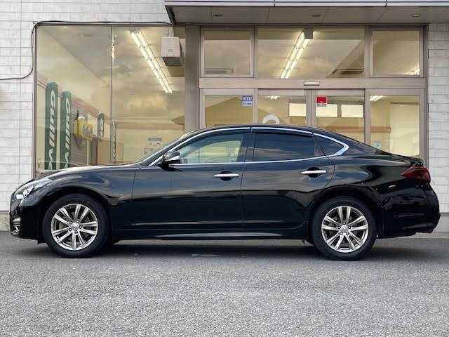 日産 フーガ 370GT FOUR 埼玉県 2015(平27)年 11.1万km スーパーブラック メーカーナビ/【CD/DVD/フルセグ/Bluetooth】/本革シート/アラウンドビューカメラ/ETC/レーダークルーズコントロール/前後コーナーセンサー/前席パワーシート/シートエアコン/衝突軽減ブレーキ