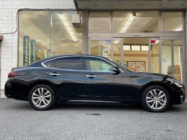 日産 フーガ 370GT FOUR 埼玉県 2015(平27)年 11.1万km スーパーブラック メーカーナビ/【CD/DVD/フルセグ/Bluetooth】/本革シート/アラウンドビューカメラ/ETC/レーダークルーズコントロール/前後コーナーセンサー/前席パワーシート/シートエアコン/衝突軽減ブレーキ