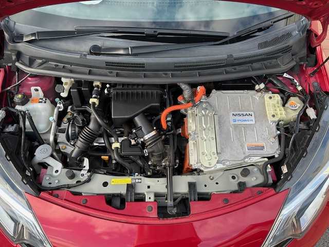 日産 ノート e－パワー X 茨城県 2019(令1)年 6万km ガーネットレッド 純正ナビ/（FM/AM/BT/フルセグ） /全方位カメラ /オートクルーズコントロール /スマートキー /プッシュスタート /衝突軽減ブレーキ /オートライト /LEDヘッドライト /デジタルインナーミラー /ETC/ドアバイザー/コーナーセンサー
