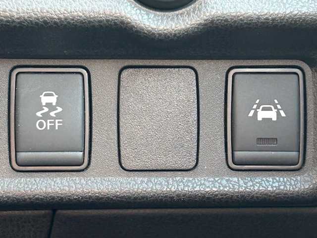 日産 ノート e－パワー X 茨城県 2019(令1)年 6万km ガーネットレッド 純正ナビ/（FM/AM/BT/フルセグ） /全方位カメラ /オートクルーズコントロール /スマートキー /プッシュスタート /衝突軽減ブレーキ /オートライト /LEDヘッドライト /デジタルインナーミラー /ETC/ドアバイザー/コーナーセンサー