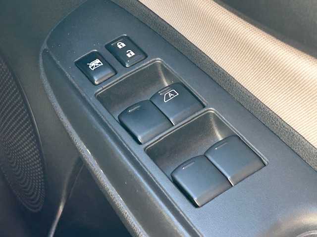 日産 ノート e－パワー X 茨城県 2019(令1)年 6万km ガーネットレッド 純正ナビ/（FM/AM/BT/フルセグ） /全方位カメラ /オートクルーズコントロール /スマートキー /プッシュスタート /衝突軽減ブレーキ /オートライト /LEDヘッドライト /デジタルインナーミラー /ETC/ドアバイザー/コーナーセンサー