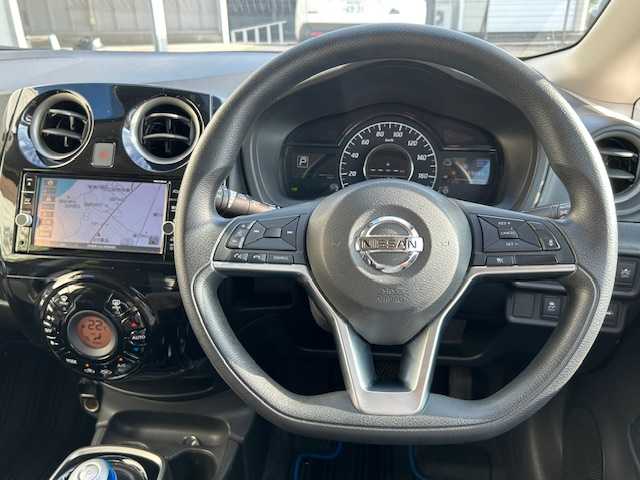 日産 ノート e－パワー X 茨城県 2019(令1)年 6万km ガーネットレッド 純正ナビ/（FM/AM/BT/フルセグ） /全方位カメラ /オートクルーズコントロール /スマートキー /プッシュスタート /衝突軽減ブレーキ /オートライト /LEDヘッドライト /デジタルインナーミラー /ETC/ドアバイザー/コーナーセンサー