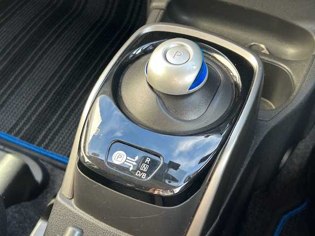 日産 ノート e－パワー X 茨城県 2019(令1)年 6万km ガーネットレッド 純正ナビ/（FM/AM/BT/フルセグ） /全方位カメラ /オートクルーズコントロール /スマートキー /プッシュスタート /衝突軽減ブレーキ /オートライト /LEDヘッドライト /デジタルインナーミラー /ETC/ドアバイザー/コーナーセンサー