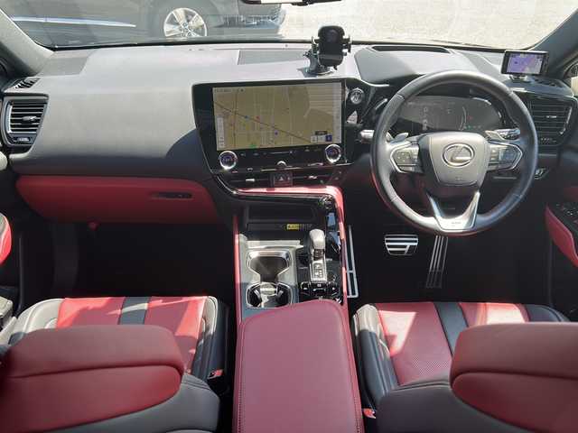 レクサス ＮＸ 350h Fスポーツ 石川県 2023(令5)年 2.3万km グラファイトブラックガラスフレーク 純正ナビ(ＦＭ/ＡＭ/フルセグ/Bluetooth)/プッシュスタート/本革ステアリング/ステアリングヒーター/おくだけ充電/電動リアゲート/レッドレザーシート/メモリーシート/シートヒーター(前席・後席)・エアシート(前席)/電動格納セカンドシート/クルーズコントロール(追従走行有)/車外バックカメラ・全方位カメラ/ETC/デジタルインナーミラー/LEDヘッドライト/オートライト/100V充電/オレンジキャリパー/純正アルミホイール