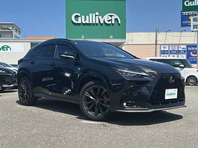 レクサス ＮＸ 350h Fスポーツ 石川県 2023(令5)年 2.3万km グラファイトブラックガラスフレーク 純正ナビ(ＦＭ/ＡＭ/フルセグ/Bluetooth)/プッシュスタート/本革ステアリング/ステアリングヒーター/おくだけ充電/電動リアゲート/レッドレザーシート/メモリーシート/シートヒーター(前席・後席)・エアシート(前席)/電動格納セカンドシート/クルーズコントロール(追従走行有)/車外バックカメラ・全方位カメラ/ETC/デジタルインナーミラー/LEDヘッドライト/オートライト/100V充電/オレンジキャリパー/純正アルミホイール