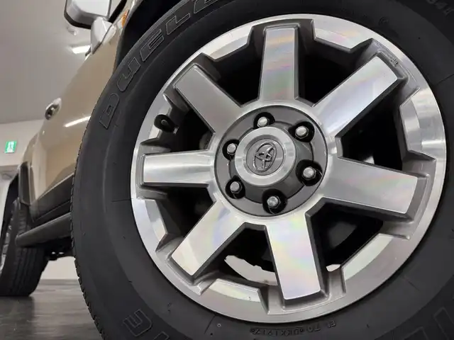 トヨタ ＦＪクルーザー カラーパッケージ 三重県 2017(平29)年 3.8万km ベージュ/ホワイト ガソリン/パートタイム4WD/フロア5AT/純正 7インチナビ NSZT-W66T/（FM/AM/CD/DVD/TV/SD/SDREC/Bluetooth/USB/HDMI）/バックカメラ/ETC/安全/・バックソナー/・SRS 前席サイドエアバッグ＆前後席カーテンシールドエアバッグ/・EBD付ABS/・VSC（ビークルスタビリティコントロール）＆TRC（トラクションコントロールシステム）/装備/・【OP】寒冷地仕様（ウインドシールドデアイサー、サイドステップ、ヒーター付シルバー塗装ドアミラー）/・クルーズコントロール/・【OP】純正17inAW/・マニュアルエアコン/・ステアリングスイッチ/・リヤフォグランプ/・チルトステアリング/・電動調整ドアミラー＆広角フェンダーミラー/・リモコンキーx2/・ベージュ／ホワイト2トーンカラー/・保/取/ナビ取/など