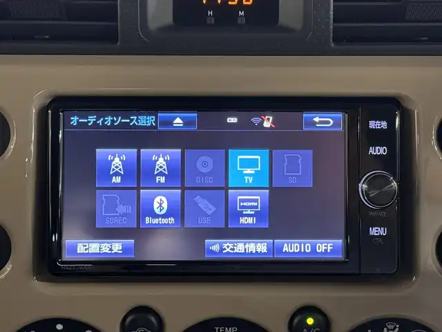 トヨタ ＦＪクルーザー カラーパッケージ 三重県 2017(平29)年 3.8万km ベージュ/ホワイト ガソリン/パートタイム4WD/フロア5AT/純正 7インチナビ NSZT-W66T/（FM/AM/CD/DVD/TV/SD/SDREC/Bluetooth/USB/HDMI）/バックカメラ/ETC/安全/・バックソナー/・SRS 前席サイドエアバッグ＆前後席カーテンシールドエアバッグ/・EBD付ABS/・VSC（ビークルスタビリティコントロール）＆TRC（トラクションコントロールシステム）/装備/・【OP】寒冷地仕様（ウインドシールドデアイサー、サイドステップ、ヒーター付シルバー塗装ドアミラー）/・クルーズコントロール/・【OP】純正17inAW/・マニュアルエアコン/・ステアリングスイッチ/・リヤフォグランプ/・チルトステアリング/・電動調整ドアミラー＆広角フェンダーミラー/・リモコンキーx2/・ベージュ／ホワイト2トーンカラー/・保/取/ナビ取/など