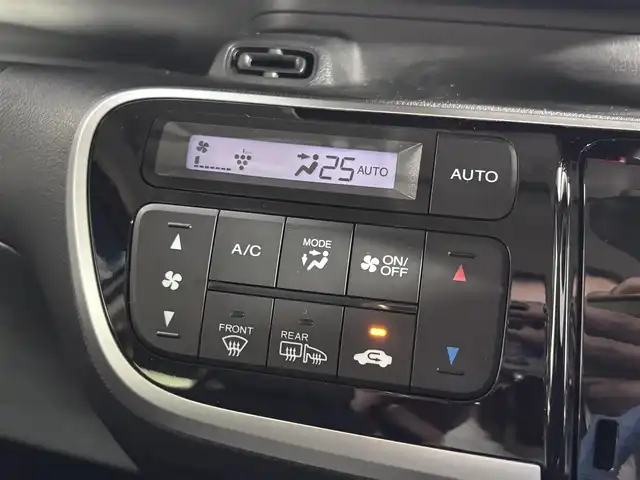 ホンダ Ｎ ＢＯＸ カスタムGターボSSブラッククタイル 大阪府 2017(平29)年 2.3万km プレミアムホワイトパールⅡ 純正ナビTV バックカメラ 両側パワースライドドア ハーフレザー シートヒーター クルーズコントロール 衝突軽減ブレーキ スマートキー プッシュスタート オートライト アイドリングストップ ETC