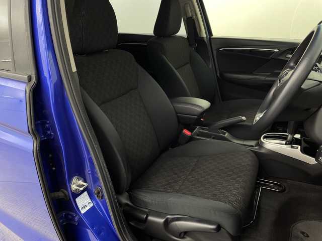 ホンダ フィット 13G Fパッケージ 新潟県 2015(平27)年 7.1万km ブリリアントスポーティブルーメタリック2トーン 4WD/スマートキー/メモリナビ　型式MDV-L402/CD/DVD/SD/ワンセグ/バックカメラ/バイザー/フロアマット/スタッドレスタイヤ4本セット/取扱説明書