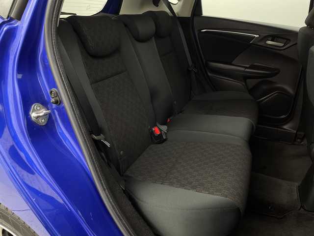 ホンダ フィット 13G Fパッケージ 新潟県 2015(平27)年 7.1万km ブリリアントスポーティブルーメタリック2トーン 4WD/スマートキー/メモリナビ　型式MDV-L402/CD/DVD/SD/ワンセグ/バックカメラ/バイザー/フロアマット/スタッドレスタイヤ4本セット/取扱説明書