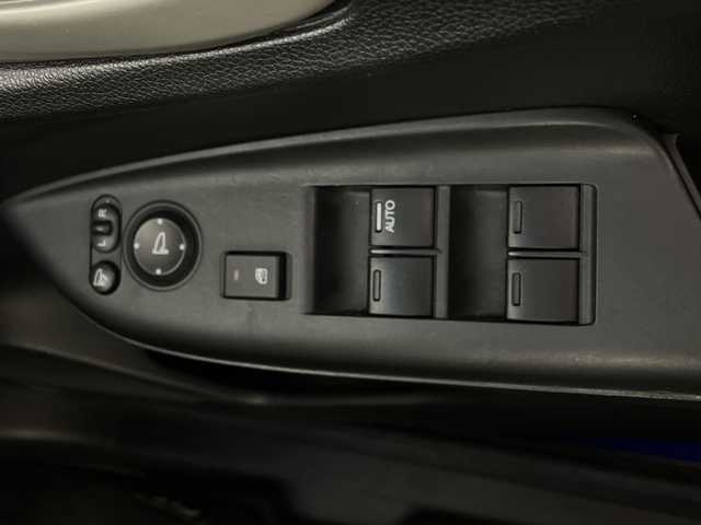 ホンダ フィット 13G Fパッケージ 新潟県 2015(平27)年 7.1万km ブリリアントスポーティブルーメタリック2トーン 4WD/スマートキー/メモリナビ　型式MDV-L402/CD/DVD/SD/ワンセグ/バックカメラ/バイザー/フロアマット/スタッドレスタイヤ4本セット/取扱説明書