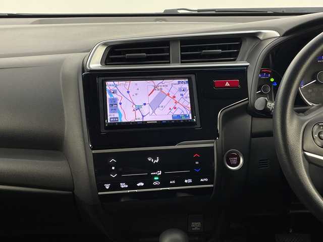 ホンダ フィット 13G Fパッケージ 新潟県 2015(平27)年 7.1万km ブリリアントスポーティブルーメタリック2トーン 4WD/スマートキー/メモリナビ　型式MDV-L402/CD/DVD/SD/ワンセグ/バックカメラ/バイザー/フロアマット/スタッドレスタイヤ4本セット/取扱説明書