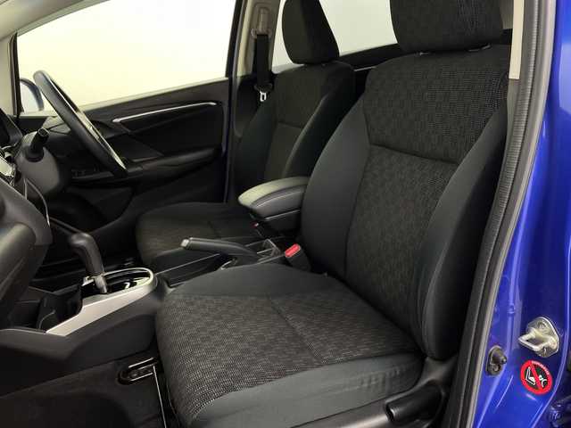 ホンダ フィット 13G Fパッケージ 新潟県 2015(平27)年 7.1万km ブリリアントスポーティブルーメタリック2トーン 4WD/スマートキー/メモリナビ　型式MDV-L402/CD/DVD/SD/ワンセグ/バックカメラ/バイザー/フロアマット/スタッドレスタイヤ4本セット/取扱説明書