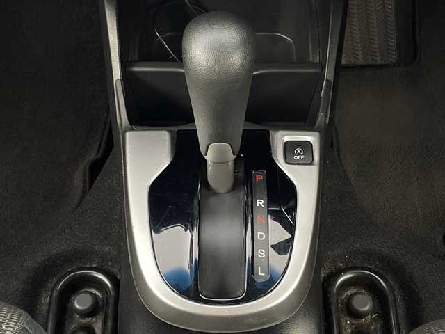 ホンダ フィット 13G Fパッケージ 新潟県 2015(平27)年 7.1万km ブリリアントスポーティブルーメタリック2トーン 4WD/スマートキー/メモリナビ　型式MDV-L402/CD/DVD/SD/ワンセグ/バックカメラ/バイザー/フロアマット/スタッドレスタイヤ4本セット/取扱説明書