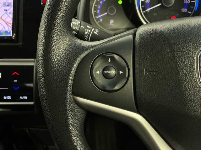 ホンダ フィット 13G Fパッケージ 新潟県 2015(平27)年 7.1万km ブリリアントスポーティブルーメタリック2トーン 4WD/スマートキー/メモリナビ　型式MDV-L402/CD/DVD/SD/ワンセグ/バックカメラ/バイザー/フロアマット/スタッドレスタイヤ4本セット/取扱説明書