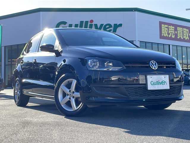 フォルクスワーゲン ポロ TSIハイライン 長野県 2013(平25)年 7.5万km 黒 禁煙車/７インチ社外ナビ/Bluetooth Audio/ワンセグテレビ/リアビューモニター/バックカメラ/ＥＴＣ/リモコンキー/革巻きステアリング/電動格納ドアミラー/ウィンカーミラー/ドアミラーヒーター/純正ホイール/トノカバー/ヘッドライト レベライザー/ISOFIX対応/横滑り防止機能/盗難防止機能/登録時走行距離 74965km