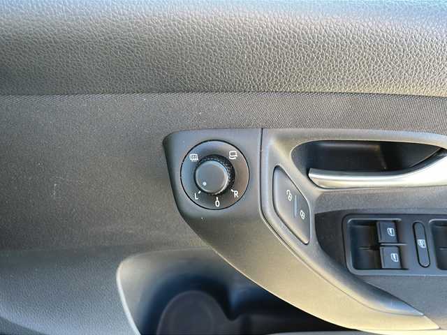 フォルクスワーゲン ポロ TSIハイライン 長野県 2013(平25)年 7.5万km 黒 禁煙車/７インチ社外ナビ/Bluetooth Audio/ワンセグテレビ/リアビューモニター/バックカメラ/ＥＴＣ/リモコンキー/革巻きステアリング/電動格納ドアミラー/ウィンカーミラー/ドアミラーヒーター/純正ホイール/トノカバー/ヘッドライト レベライザー/ISOFIX対応/横滑り防止機能/盗難防止機能/登録時走行距離 74965km