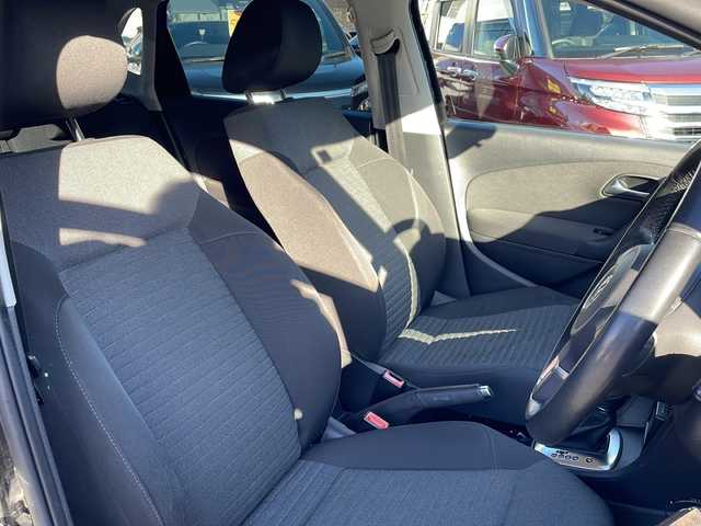 フォルクスワーゲン ポロ TSIハイライン 長野県 2013(平25)年 7.5万km 黒 禁煙車/７インチ社外ナビ/Bluetooth Audio/ワンセグテレビ/リアビューモニター/バックカメラ/ＥＴＣ/リモコンキー/革巻きステアリング/電動格納ドアミラー/ウィンカーミラー/ドアミラーヒーター/純正ホイール/トノカバー/ヘッドライト レベライザー/ISOFIX対応/横滑り防止機能/盗難防止機能/登録時走行距離 74965km