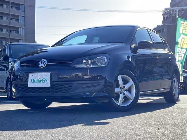 フォルクスワーゲン ポロ TSIハイライン 長野県 2013(平25)年 7.5万km 黒 禁煙車/７インチ社外ナビ/Bluetooth Audio/ワンセグテレビ/リアビューモニター/バックカメラ/ＥＴＣ/リモコンキー/革巻きステアリング/電動格納ドアミラー/ウィンカーミラー/ドアミラーヒーター/純正ホイール/トノカバー/ヘッドライト レベライザー/ISOFIX対応/横滑り防止機能/盗難防止機能/登録時走行距離 74965km