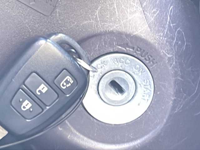 トヨタ スペイド G 長野県 2015(平27)年 1.5万km ブラックマイカ 禁煙車/４ＷＤ/社外ナビ【CN-R300WD】/（ＣＤ／ＤＶＤ／フルセグＴＶ）/バックカメラ/片側パワースライドドア/シートヒーター/革巻きステアリング/リモコンキー/電動格納ミラー/センターデフロック/純正１５インチＡＷ/純正フロアマット