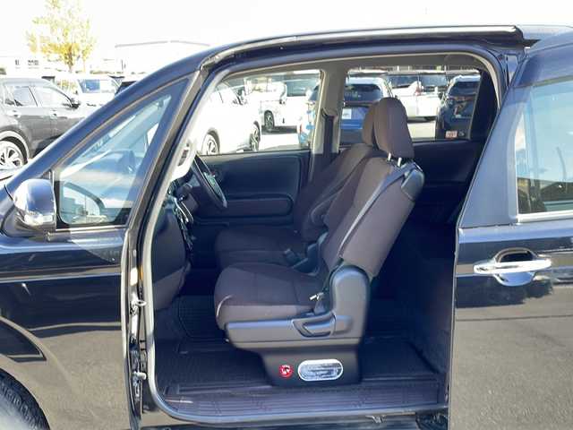 トヨタ スペイド G 長野県 2015(平27)年 1.5万km ブラックマイカ 禁煙車/４ＷＤ/社外ナビ【CN-R300WD】/（ＣＤ／ＤＶＤ／フルセグＴＶ）/バックカメラ/片側パワースライドドア/シートヒーター/革巻きステアリング/リモコンキー/電動格納ミラー/センターデフロック/純正１５インチＡＷ/純正フロアマット