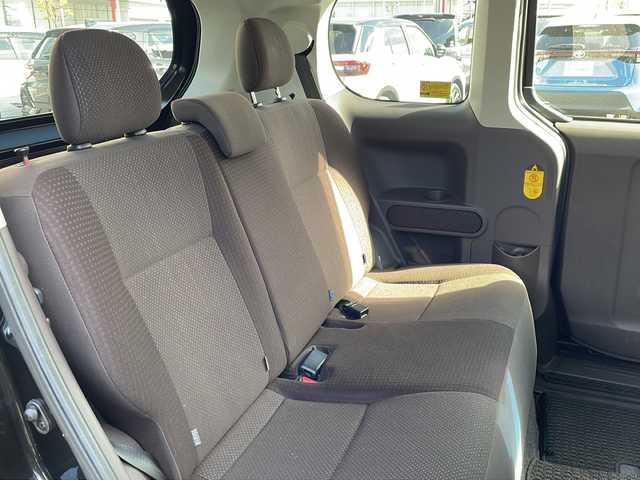 トヨタ スペイド G 長野県 2015(平27)年 1.5万km ブラックマイカ 禁煙車/４ＷＤ/社外ナビ【CN-R300WD】/（ＣＤ／ＤＶＤ／フルセグＴＶ）/バックカメラ/片側パワースライドドア/シートヒーター/革巻きステアリング/リモコンキー/電動格納ミラー/センターデフロック/純正１５インチＡＷ/純正フロアマット