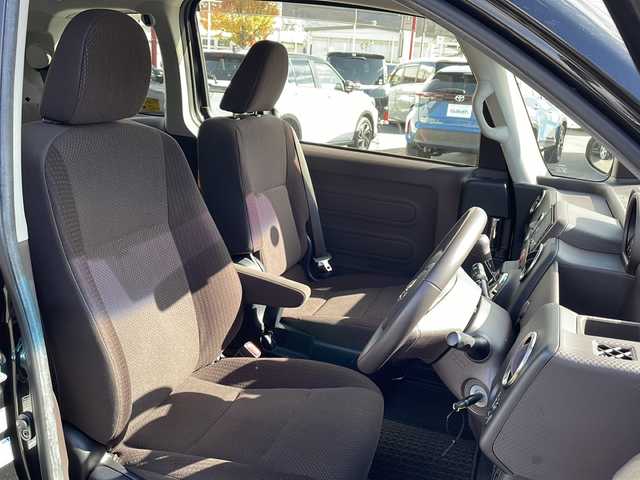 トヨタ スペイド G 長野県 2015(平27)年 1.5万km ブラックマイカ 禁煙車/４ＷＤ/社外ナビ【CN-R300WD】/（ＣＤ／ＤＶＤ／フルセグＴＶ）/バックカメラ/片側パワースライドドア/シートヒーター/革巻きステアリング/リモコンキー/電動格納ミラー/センターデフロック/純正１５インチＡＷ/純正フロアマット