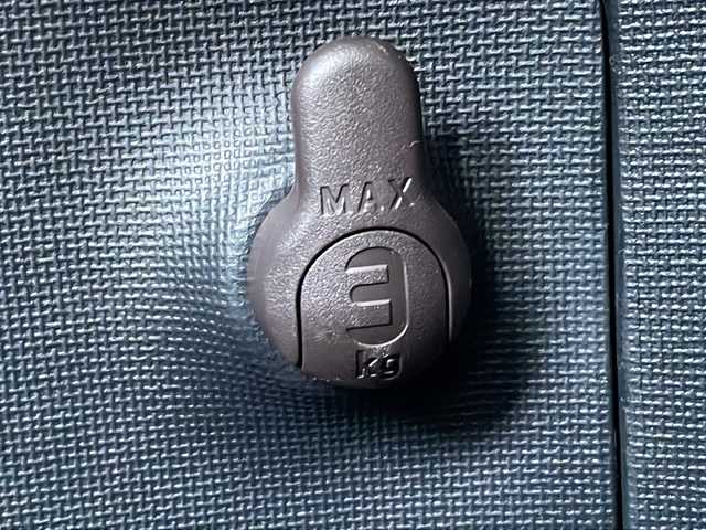 トヨタ スペイド G 長野県 2015(平27)年 1.5万km ブラックマイカ 禁煙車/４ＷＤ/社外ナビ【CN-R300WD】/（ＣＤ／ＤＶＤ／フルセグＴＶ）/バックカメラ/片側パワースライドドア/シートヒーター/革巻きステアリング/リモコンキー/電動格納ミラー/センターデフロック/純正１５インチＡＷ/純正フロアマット