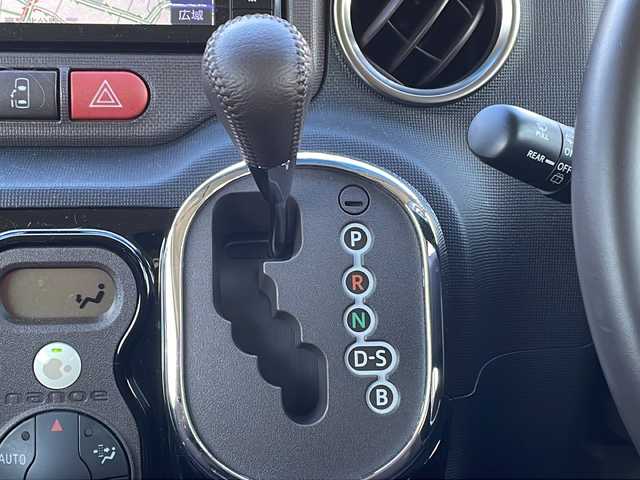 トヨタ スペイド G 長野県 2015(平27)年 1.5万km ブラックマイカ 禁煙車/４ＷＤ/社外ナビ【CN-R300WD】/（ＣＤ／ＤＶＤ／フルセグＴＶ）/バックカメラ/片側パワースライドドア/シートヒーター/革巻きステアリング/リモコンキー/電動格納ミラー/センターデフロック/純正１５インチＡＷ/純正フロアマット