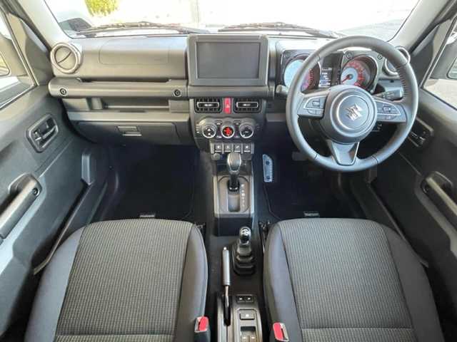 スズキ ジムニー ノマド FC 青森県 2025(令7)年 0.1千km ＤグリーンＭ ワンオーナー/令和7年10月登録/登録時総走行距離33キロ/クルーズコントロール、追従走行あり/アイドリングストップ/D/N席シートヒーター/パーキングアシスト/背面タイヤ/衝突被害軽減システム/コーナーセンサー/横滑り防止装置/レーンアシスト/純正LEDヘッドライト/フォグランプ/スペアキー/取扱説明書/保証書