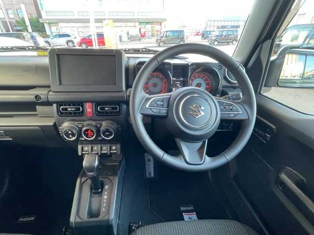 スズキ ジムニー ノマド FC 青森県 2025(令7)年 0.1千km ＤグリーンＭ ワンオーナー/令和7年10月登録/登録時総走行距離33キロ/クルーズコントロール、追従走行あり/アイドリングストップ/D/N席シートヒーター/パーキングアシスト/背面タイヤ/衝突被害軽減システム/コーナーセンサー/横滑り防止装置/レーンアシスト/純正LEDヘッドライト/フォグランプ/スペアキー/取扱説明書/保証書