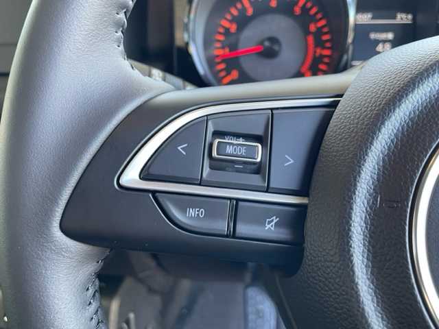 スズキ ジムニー ノマド FC 青森県 2025(令7)年 0.1千km ＤグリーンＭ ワンオーナー/令和7年10月登録/登録時総走行距離33キロ/クルーズコントロール、追従走行あり/アイドリングストップ/D/N席シートヒーター/パーキングアシスト/背面タイヤ/衝突被害軽減システム/コーナーセンサー/横滑り防止装置/レーンアシスト/純正LEDヘッドライト/フォグランプ/スペアキー/取扱説明書/保証書