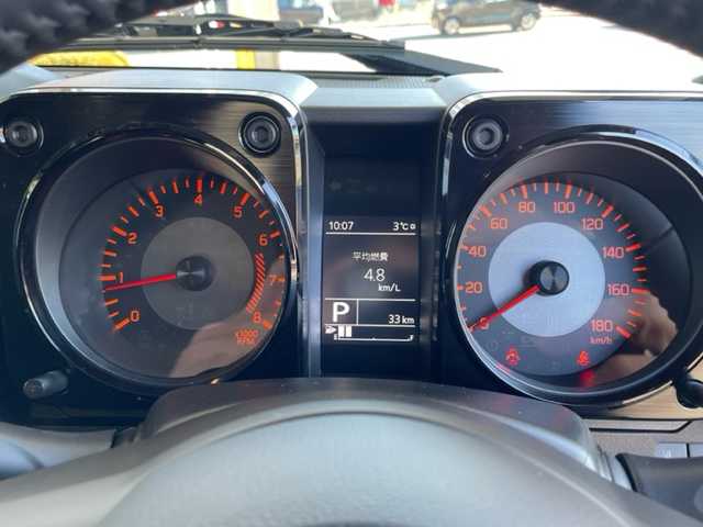 スズキ ジムニー ノマド FC 青森県 2025(令7)年 0.1千km ＤグリーンＭ ワンオーナー/令和7年10月登録/登録時総走行距離33キロ/クルーズコントロール、追従走行あり/アイドリングストップ/D/N席シートヒーター/パーキングアシスト/背面タイヤ/衝突被害軽減システム/コーナーセンサー/横滑り防止装置/レーンアシスト/純正LEDヘッドライト/フォグランプ/スペアキー/取扱説明書/保証書