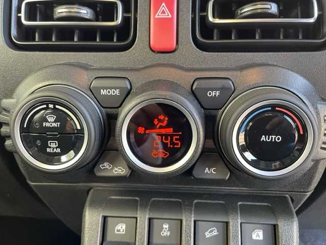 スズキ ジムニー ノマド FC 青森県 2025(令7)年 0.1千km ＤグリーンＭ ワンオーナー/令和7年10月登録/登録時総走行距離33キロ/クルーズコントロール、追従走行あり/アイドリングストップ/D/N席シートヒーター/パーキングアシスト/背面タイヤ/衝突被害軽減システム/コーナーセンサー/横滑り防止装置/レーンアシスト/純正LEDヘッドライト/フォグランプ/スペアキー/取扱説明書/保証書