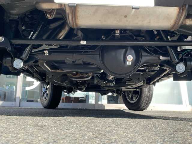 スズキ ジムニー ノマド FC 青森県 2025(令7)年 0.1千km ＤグリーンＭ ワンオーナー/令和7年10月登録/登録時総走行距離33キロ/クルーズコントロール、追従走行あり/アイドリングストップ/D/N席シートヒーター/パーキングアシスト/背面タイヤ/衝突被害軽減システム/コーナーセンサー/横滑り防止装置/レーンアシスト/純正LEDヘッドライト/フォグランプ/スペアキー/取扱説明書/保証書