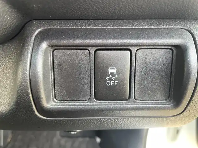 トヨタ カムリ ハイブリット Gパッケージ 福岡県 2016(平28)年 9.3万km ホワイトパールクリスタルシャイン 純正8型SDナビ(フルセグTV/CD/DVD/BT)/バックカメラ/衝突軽減/横滑り防止/ドラレコ/ETC/純正フロアマット/純正LED/純正アルミホイール/プッシュスタート/スマートキー