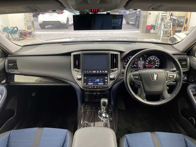 トヨタ クラウン アスリート S-T 兵庫県 2016(平28)年 5.3万km シルバーM ・純正ナビ/CD/BT/AUX/TV/USB/・左右独立エアコン/・アイドリングストップ/・横滑り防止装置/・プリクラッシュセーフティ/・レーンディパーチャーアラート/・レーダークルーズコントロール/・ビルトインETC/・バックカメラ/・コーナーセンサー/・オートマチックハイビーム/・オートライト/・LEDヘッドライト/・純正アルミホイール