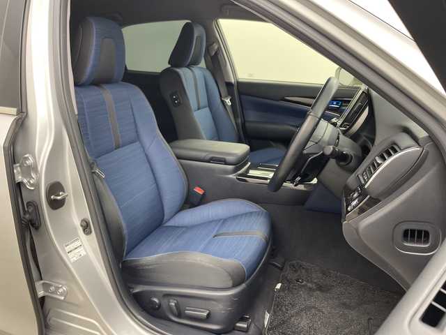 トヨタ クラウン アスリート S-T 兵庫県 2016(平28)年 5.3万km シルバーM ・純正ナビ/CD/BT/AUX/TV/USB/・左右独立エアコン/・アイドリングストップ/・横滑り防止装置/・プリクラッシュセーフティ/・レーンディパーチャーアラート/・レーダークルーズコントロール/・ビルトインETC/・バックカメラ/・コーナーセンサー/・オートマチックハイビーム/・オートライト/・LEDヘッドライト/・純正アルミホイール