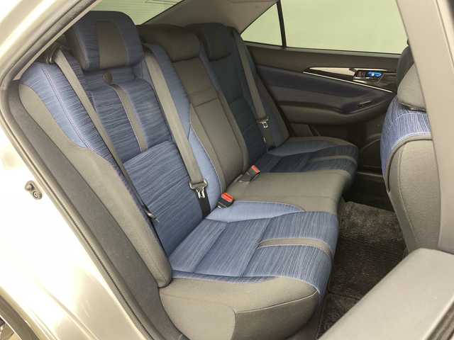 トヨタ クラウン アスリート S-T 兵庫県 2016(平28)年 5.3万km シルバーM ・純正ナビ/CD/BT/AUX/TV/USB/・左右独立エアコン/・アイドリングストップ/・横滑り防止装置/・プリクラッシュセーフティ/・レーンディパーチャーアラート/・レーダークルーズコントロール/・ビルトインETC/・バックカメラ/・コーナーセンサー/・オートマチックハイビーム/・オートライト/・LEDヘッドライト/・純正アルミホイール