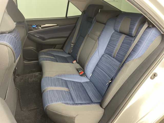 トヨタ クラウン アスリート S-T 兵庫県 2016(平28)年 5.3万km シルバーM ・純正ナビ/CD/BT/AUX/TV/USB/・左右独立エアコン/・アイドリングストップ/・横滑り防止装置/・プリクラッシュセーフティ/・レーンディパーチャーアラート/・レーダークルーズコントロール/・ビルトインETC/・バックカメラ/・コーナーセンサー/・オートマチックハイビーム/・オートライト/・LEDヘッドライト/・純正アルミホイール