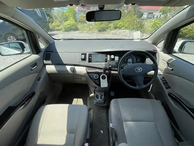 トヨタ アイシス プラタナ Gエディション 千葉県 2006(平18)年 8.7万km 白 純正ＤＶＤナビ　/【型式：NDDA-W56】/ＣＤ/ＤＶＤ/ＳＤ　/バックカメラ　/ＥＴＣ　/キセノンヘッドライト　/両側パワースライドドア　/純正アルミホイール　/オートポール　/パワーウィンドウ /パワーステアリング /ABS